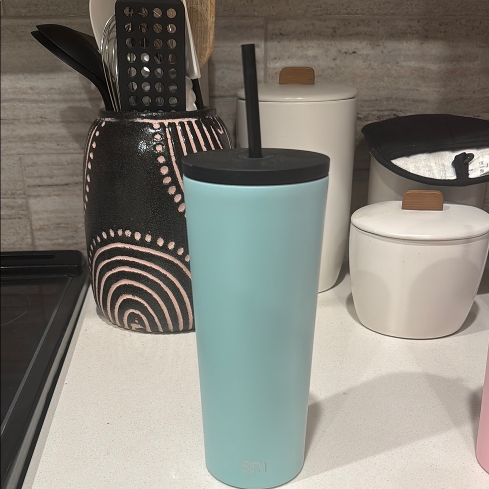 Simple Modern Aqua Tumbler with Black Lid